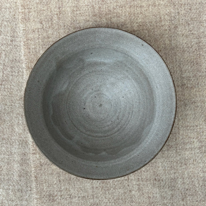 Bowl with lip