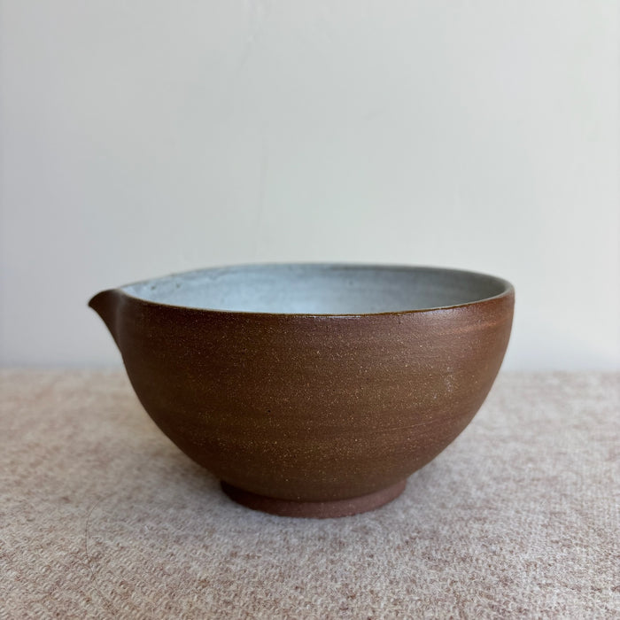 Pouring vessel