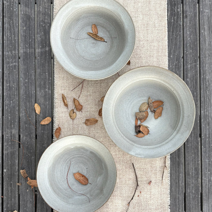 Bowl with lip